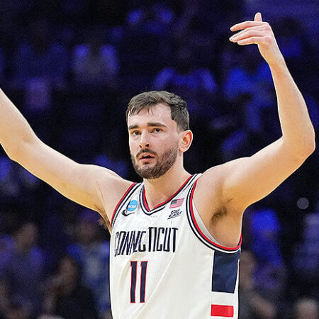 Duke vs UConn Prediction, Picks & Odds for Sunday’s March Madness Game