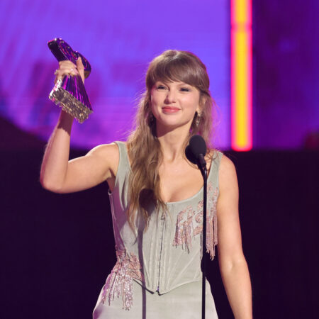 What do Taylor Swift’s iHeartRadio Music Awards wins mean for her Grammy odds?