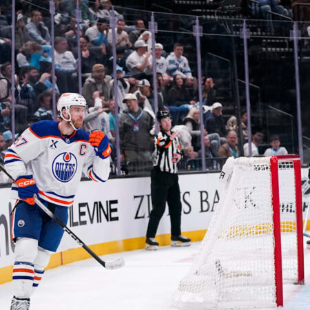 McDavid schreibt bei Oilers-Sieg Geschichte – Sturm und Seider bangen
