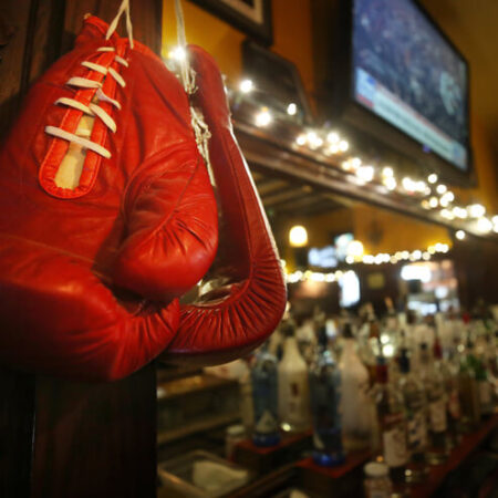 Sebastian Fundora vs Keith Thurman Predictions, Picks & Odds for March 28