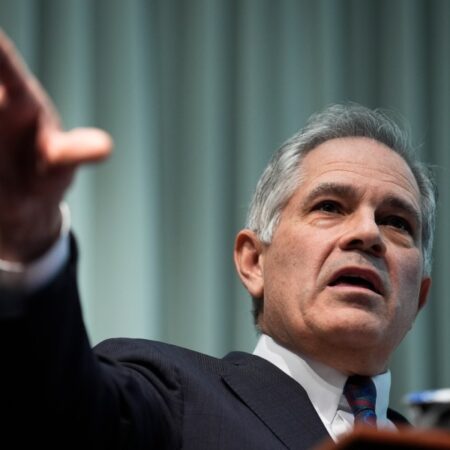 Philadelphia prosecutor threatens to arrest ICE agents