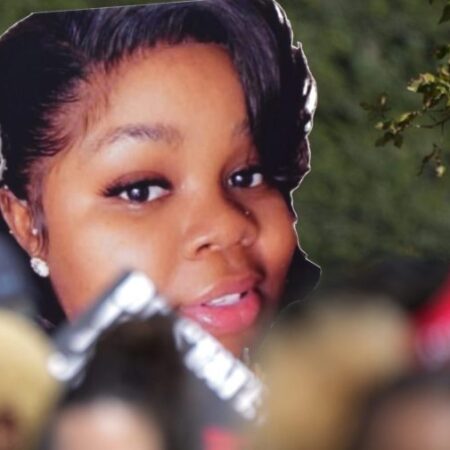 Judge agrees to toss charges against ex-officers in Breonna Taylor case