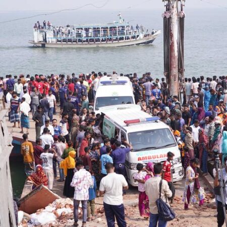 Bangladesh: Several killed after bus plunges into river