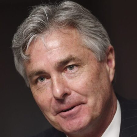 Former Navy secretary: ‘No doubt’ US could run Strait of Hormuz