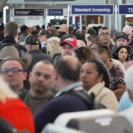 TSA crisis grows, raising pressure on lawmakers to end DHS shutdown