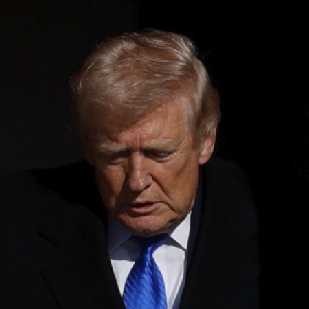 Trump makes public call for clean 18-month 702 extension