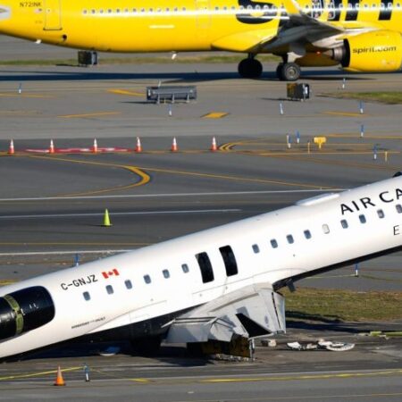 Former NTSB investigator on LaGuardia crash: Did controller lose ‘situational awareness’?