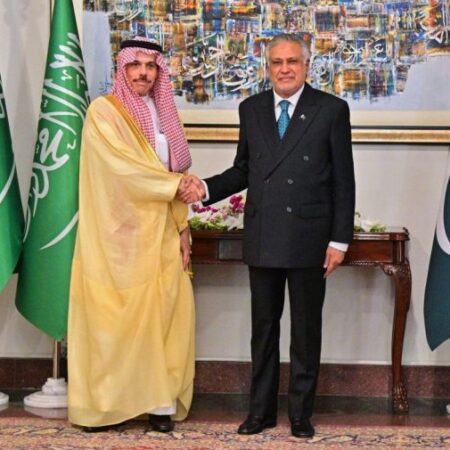 Pakistan holds talks with Turkey, Saudi Arabia, Egypt on Iran war