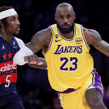 LeBron James records triple-double as Lakers dominate Wizards