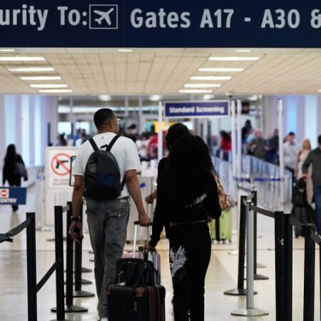 TSA paychecks ease pressure on Congress for quick shutdown deal