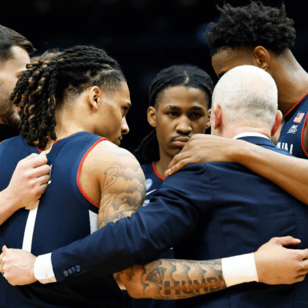Early Illinois vs UConn Predictions, Picks & Odds for Final Four