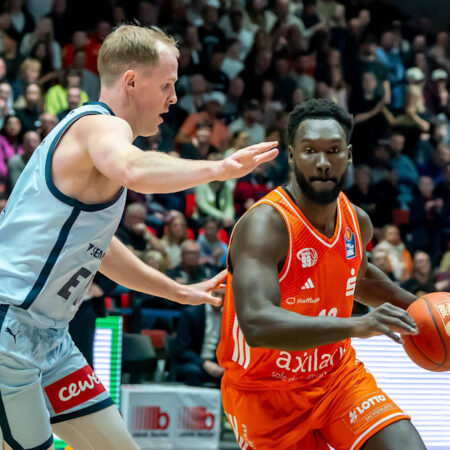 Play-in-Hoffnung lebt: Chemnitz besiegt Oldenburg trotz spätem Lauf