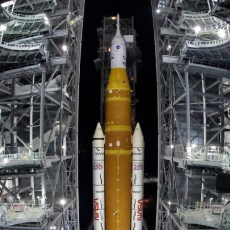 Artemis II will fly astronauts around moon: What to know about launch