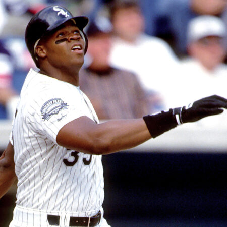 Thomas sues White Sox for using name on jersey