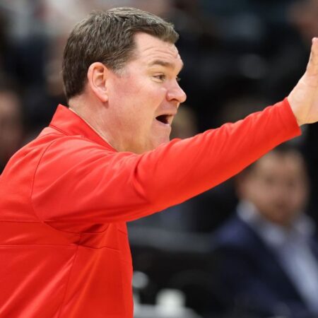 Arizona’s Lloyd brushes off UNC job speculation