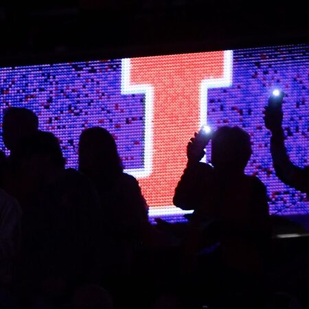 Illinois curbs alcohol sales Sat. with Final 4 on line