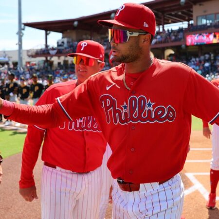 Phils’ Crawford, son of ex-major leaguer, to start