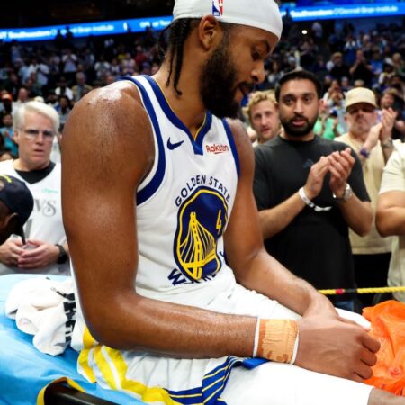 Warriors’ Moody stretchered off with knee injury