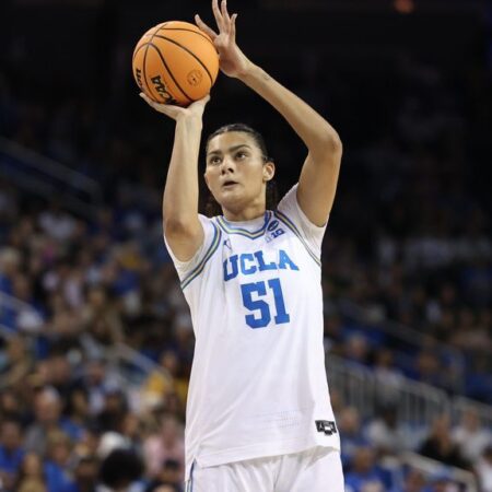 Betts erupts for career-high 35 as UCLA rolls on
