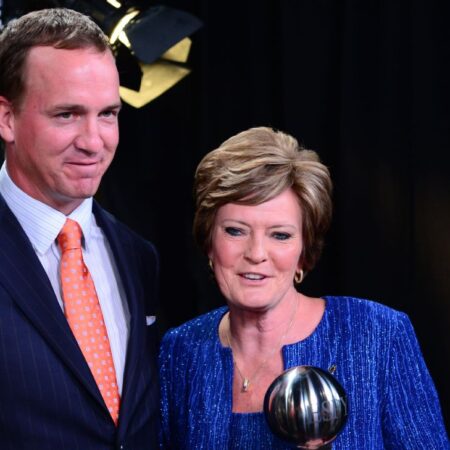Peyton Manning: Pat Summitt changed my life