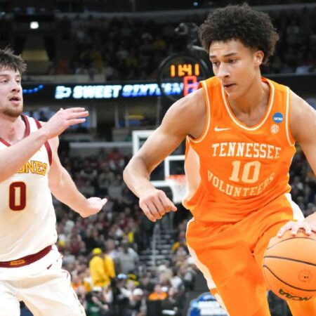 Vols make third straight Elite 8 with upset of ISU