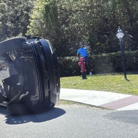 Tiger said he was looking at phone before crash