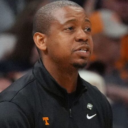 Sources: NC State to hire ex-player Gainey as HC