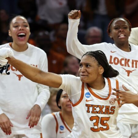 Texas returns to Final Four with rout of Michigan