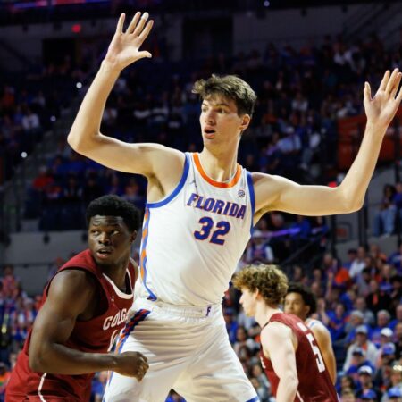 Rioux, Florida’s 7-foot-9 center, enters the portal
