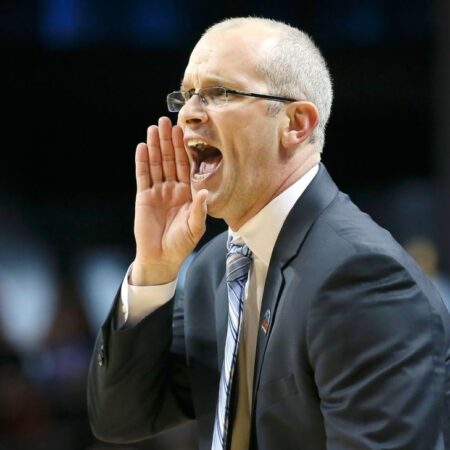 Zona, Michigan co-faves as bettors back UConn