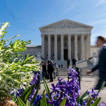 Supreme Court conservatives grapple with ‘metering’ rules in key immigration case
