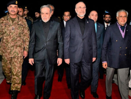 Iran Looks to Project Unity With Large Delegation to Peace Talks