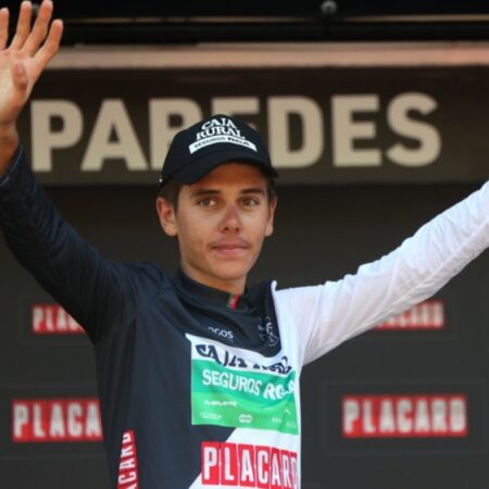 Spanish cyclist Guardeno airlifted to intensive care after training crash