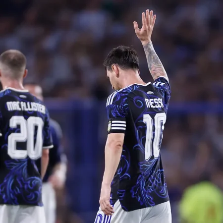 Messi selflessly hands a penalty kick to Otamendi, putting his 1,000 goal objective at risk