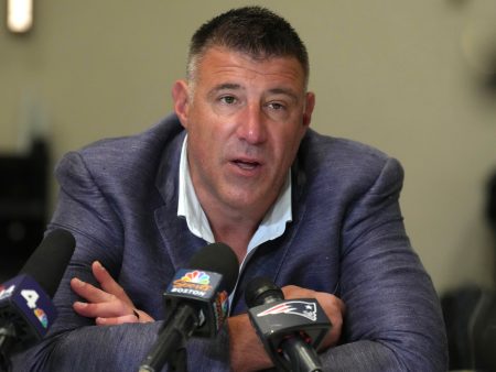 Mike Vrabel back in Patriots building after shock draft absence