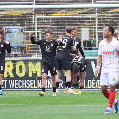 Abgeschossen und dadurch Dortmunds Held geworden: Alberts Slapstick-Tor gegen Köln