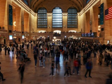 Machete-wielding man shot by police in New York City Grand Central station