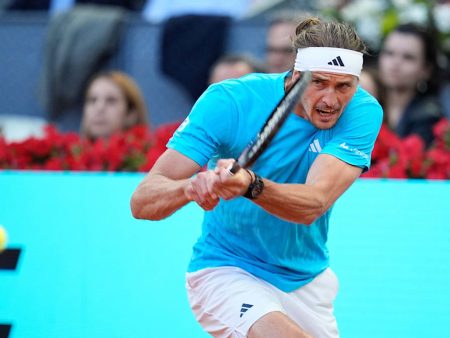 Nervenstark ins Achtelfinale: Zverev wackelt gegen Atmane nur kurz