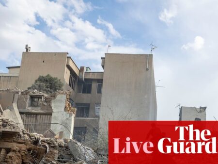 Keir Starmer heads to Gulf after US and Iran agree two-week ceasefire