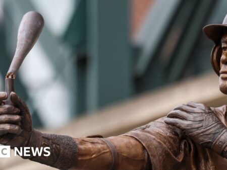 Baseball statue broken as it is unveiled in Seattle