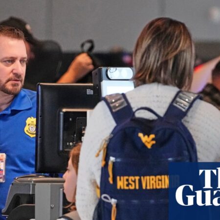 Trump issues order declaring all DHS staff get paid amid partial shutdown