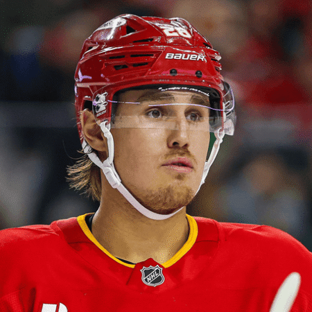 Flames vs Golden Knights Prediction, Picks & Odds for Tonight’s NHL Game