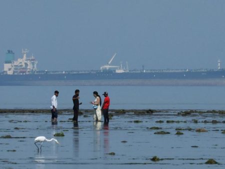 US extends waiver allowing purchase of Russian oil