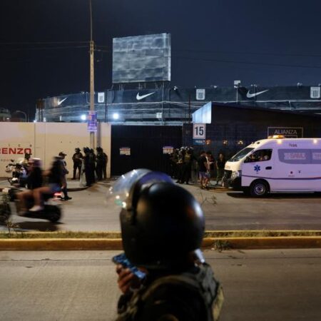 Peru: Stadium crush leaves one dead, dozens injured