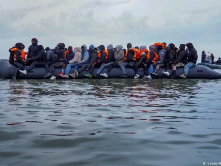 UK, France agree 3‑year deal to curb Channel crossings