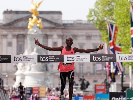 Sawe smashes 2-hour mark setting record at London Marathon