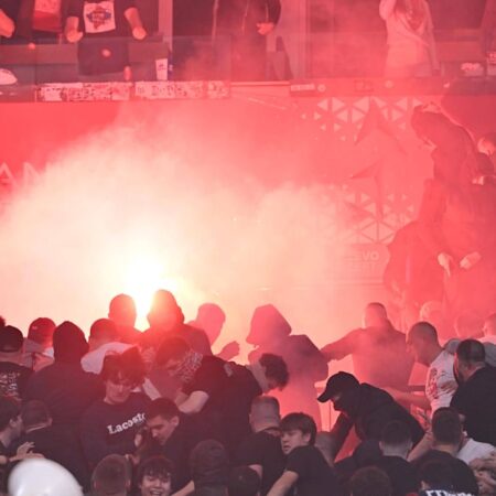 Chaos im Belgrad-Derby: Spiel von Fan-Ausschreitungen überschattet