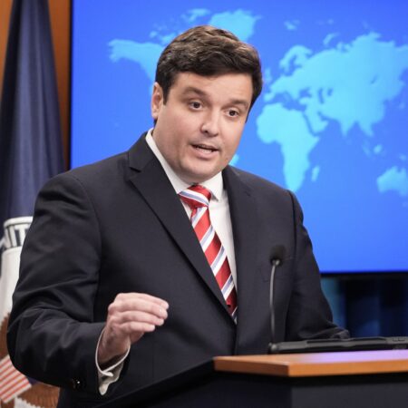 As war drags on, US reiterates Trump open to diplomacy with Iran