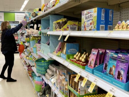 Which grocery stores, restaurants are open for Easter 2026?