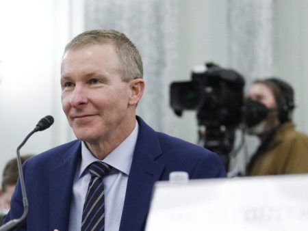 United CEO: Travelers would benefit from American Airlines merger